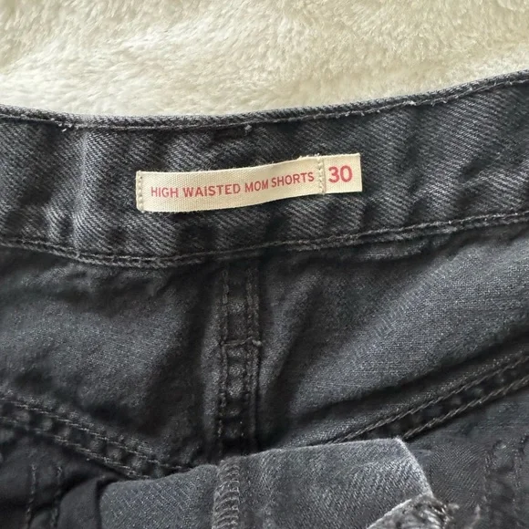 Levi's Women's black High Waisted cotton Mom denim Jean Shorts size 30 - Picture 7 of 9